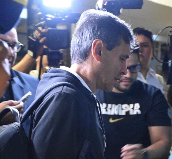 Fabián Bustos llegó al país para tomar las riendas del Decano - trece