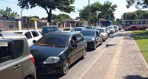 Caótico tránsito por compras para Semana Santa •
