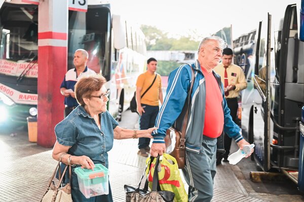 ¡Arrancó el éxodo de pasajeros por Semana Santa! - trece