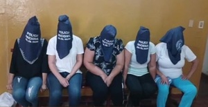 Cinco mujeres aprehendidas en Ypacaraí por presunto hurto de insumos del programa Hambre Cero - SNT