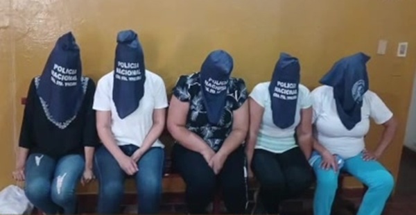 Cinco mujeres aprehendidas en Ypacaraí por presunto hurto de insumos del programa Hambre Cero - SNT