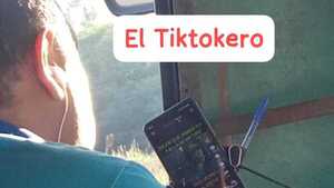 Un chofer de micro veía su novela en TikTok y manejaba
