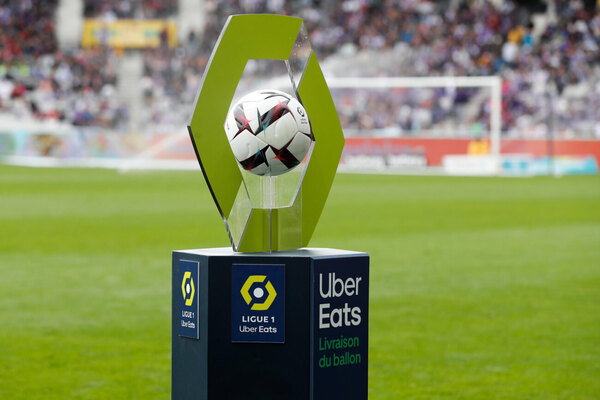 Versus / Fútbol francés busca desesperadamente soluciones a la crisis por los derechos TV