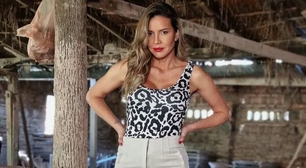 (GALERÍA) ¡Dallys Ferreira rajó a su hija antes que pille un secreto suyo!