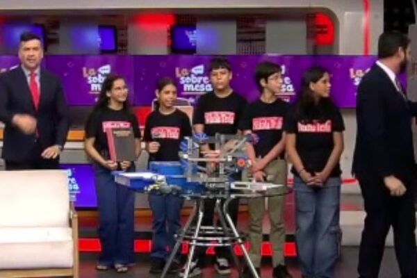 Campeones de robótica buscan apoyo para llegar a EE.UU. - SNT