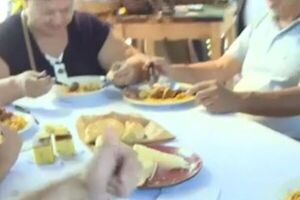 Chipa apo con los más pequeños en la ex estación de trenes de Pirayú - SNT