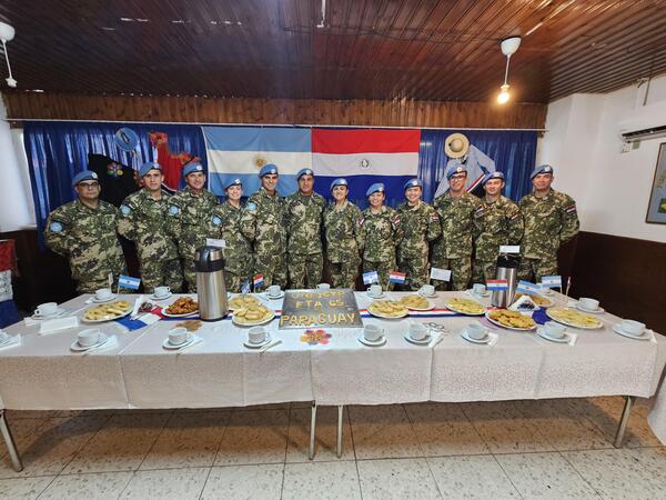 Militares en misión de paz en Chipre y un Chipa Apo en dicho país - 1000 Noticias