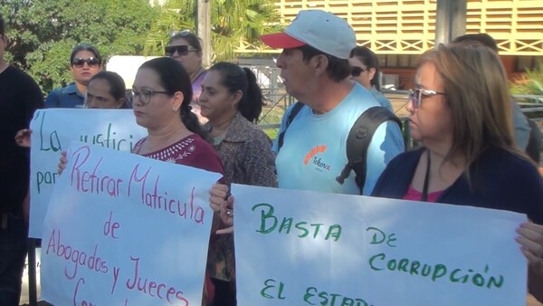 Víctimas de la "Mafia de los Pagarés" en Itapúa claman por justicia