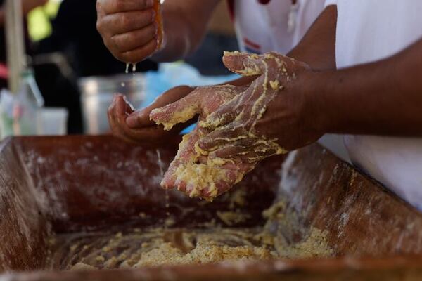 Chipa rica sin esfuerzo: ofrecen masa lista para horno en el Mercado Nº 4 - Nacionales - ABC Color