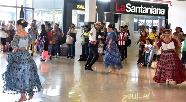 Semana Santa: Con danzas despiden a los viajeros •