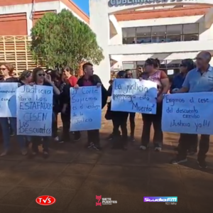 La mafia de los pagarés: Docentes jubilados exigen justicia frente a embargos abusivos - TVS