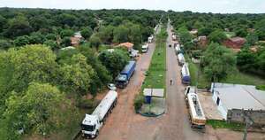 La Nación / San Antonio: reportan más de 700 camioneros bolivianos varados a la espera de combustible