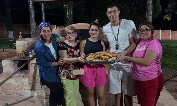 ¡¿Qué salió?! El chipa’apo en familia de “Tacuara” Cardozo