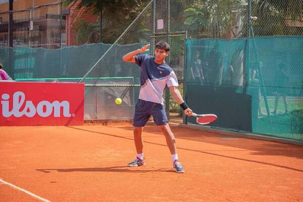 Paraguayos siguen avanzando en el Pascuas Bowl de tenis - Polideportivo - ABC Color