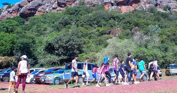 La Nación / Esperan más de 25 mil fieles en el viacrucis del cerro Yaguarón