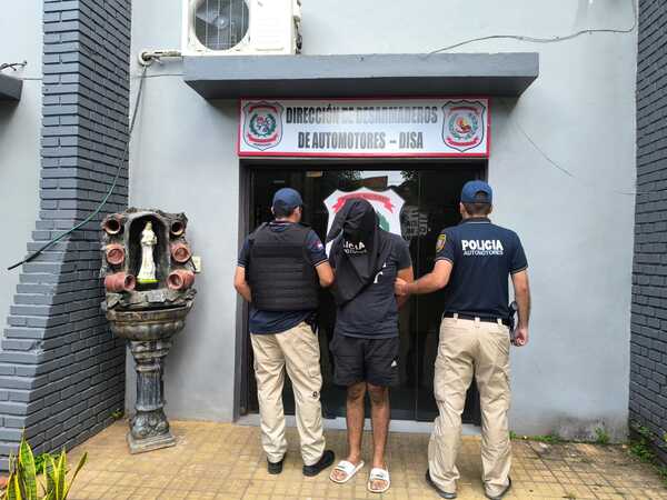 Persecución en Ñemby culmina con detención y recuperación de camioneta robada en Argentina
