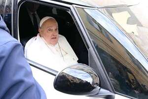 El papa visita una cárcel romana por Jueves Santo durante su convalecencia - Mundo - ABC Color