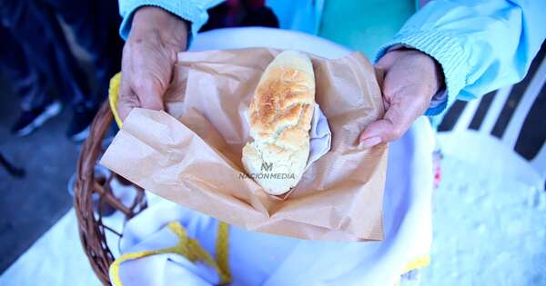 La Nación / Adultos mayores de un hogar en Lambaré reviven la tradición del chipá apo