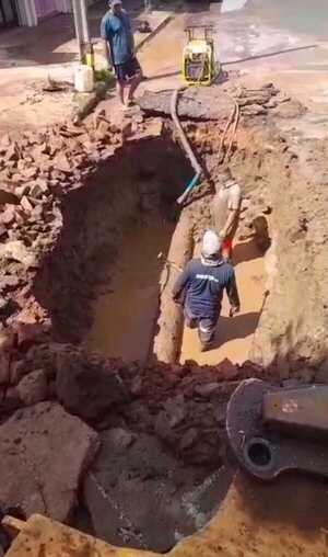 Barrios de Encarnación sin agua por rotura de caño de ESSAP