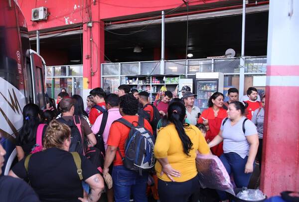 Increíble cantidad de gente ya pasó por la Estación de Buses: se habla de más de 300 mil personas