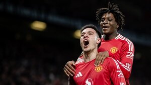 El Manchester United avanza a semifinales en un partido épico