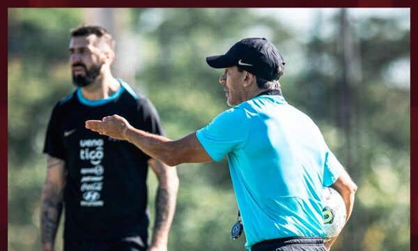 La charla de Fabián Bustos con referentes de Olimpia: “Soy de acercarme mucho al jugador