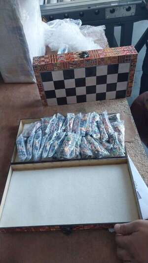 Detectan cocaína en encomiendas de supuesta “artesanía” - Policiales - ABC Color