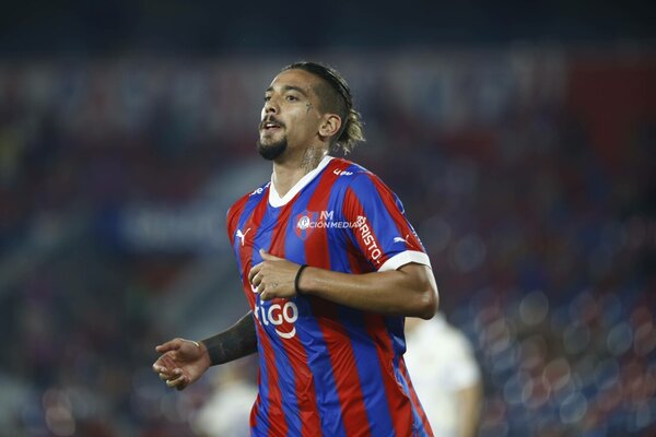 Versus / "Xico" Da Costa reapareció en Cerro Porteño más de un mes después