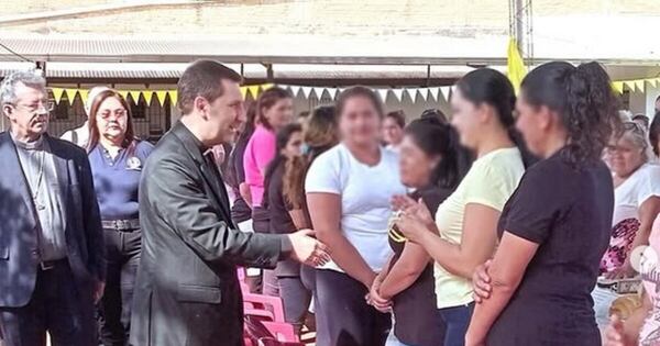 La Nación / Lavatorio de los pies: Nuncio celebró misa en el Buen Pastor