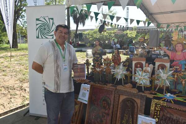 Paraguayo, víctima de secuestro en México, exhibió su libro en Ayolas - Nacionales - ABC Color