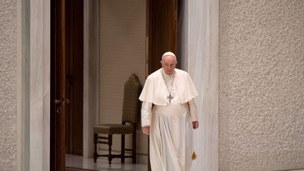 El papa Francisco en las meditaciones del viacrucis: "La economía de Dios no mata, ni aplasta"