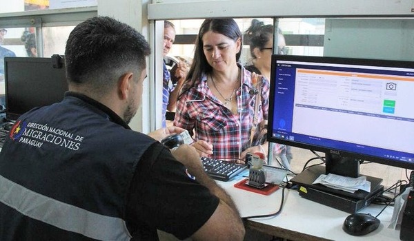 Hasta ahora, unas 110 mil personas salieron del país por Semana Santa - ADN Digital