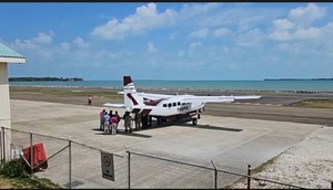 Intentó secuestrar un avión con 14 personas a bordo, pero uno lo mató a tiros - 1000 Noticias