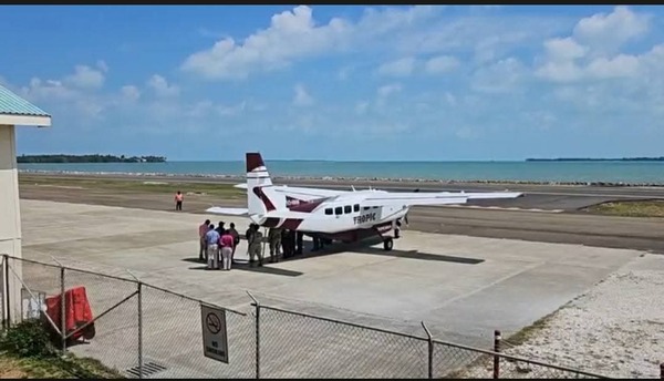 Intentó secuestrar un avión con 14 personas a bordo, pero uno lo mató a tiros - 1000 Noticias