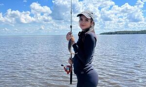 La sexy chef Clara Sosa eligió salir de pesca durante estos días santos