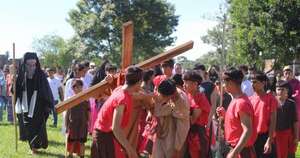 Diario HOY | Cientos de personas participan de Vía Crucis Vivientes en Trinidad y Atyrá