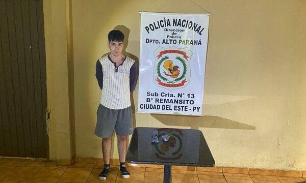 Detienen a joven con marihuana
