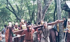 Atyrá vivió un emocionante Vía Crucis viviente con multitudinaria presencia de público