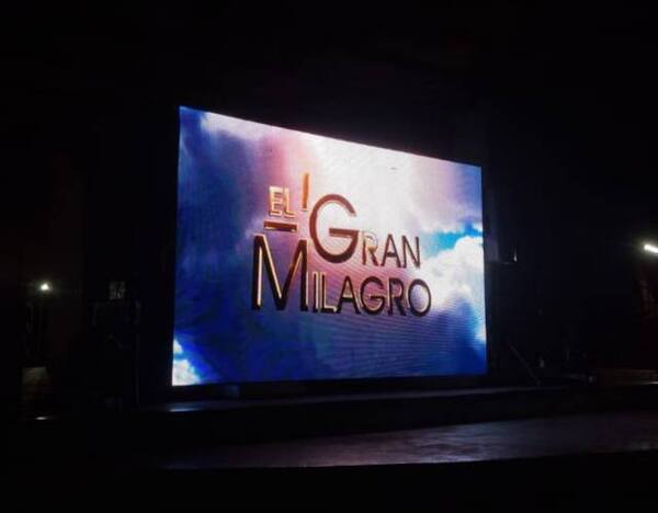 Ofrecen cine al aire libre en días santos