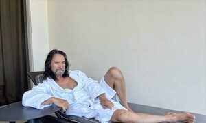 Marco Antonio Solís posó así y sus fans, automáticamente: “Hasta Jesús descansa un Viernes Santo”