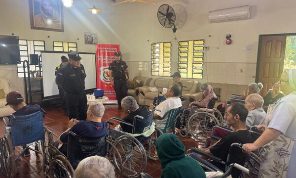 Policías compartieron con ancianos por Semana Santa