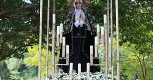 La Nación / Vestir a la Dolorosa: un ritual sagrado que une fe, arte y comunidad en Tañarandy