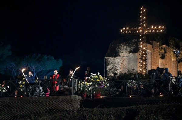 Otro vía crusis sin el Papa - 1000 Noticias