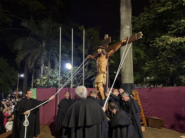 Multitudinaria muestra de fe en Hernandarias: viacrucis reunió a más de 10.000 fieles - ADN Digital