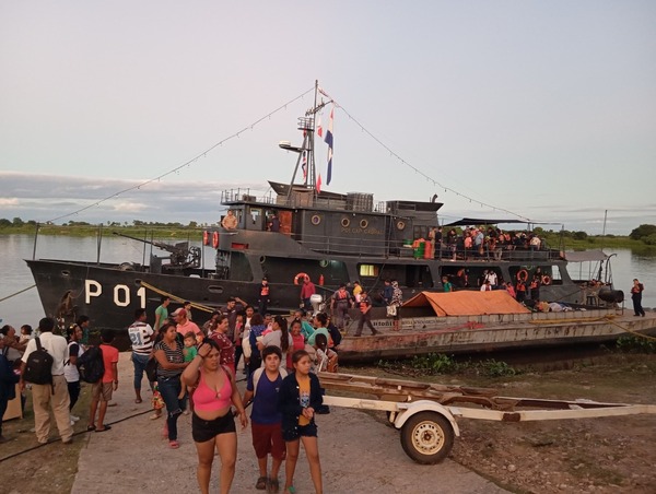 Combustible y alimentos siguen llegando al Chaco mediante buque "Capitán Cabral" - .::Agencia IP::.