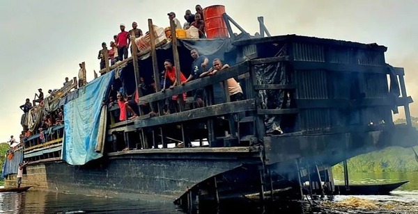 RD Congo: incendio de un barco deja casi 150 muertos - 1000 Noticias