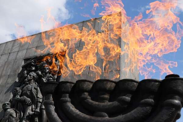 Varsovia conmemora aniversario del levantamiento del gueto contra los nazis - Mundo - ABC Color
