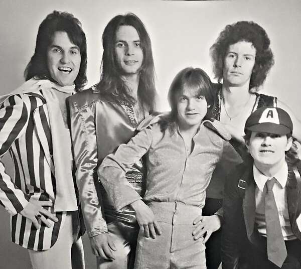 Primer vocalista de AC/DC se presenta este sábado en Ciudad del Este - ABC en el Este - ABC Color