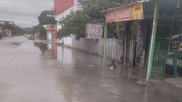 Torrenciales lluvias causan inundaciones en Vallemí y Puerto Casado - 1000 Noticias