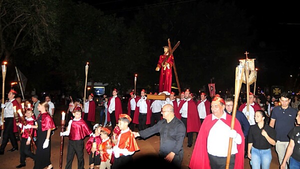 Hernandarias, sendero de luz y fe con el Vía Crucis Mayor